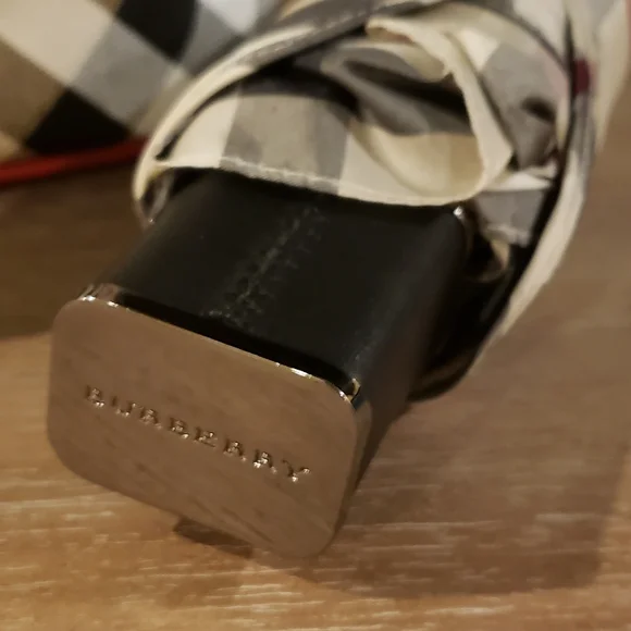 NEW! Plaid Tote Bag with Authentic Burberry Scarf & Umbrella - Picture 5 of 11